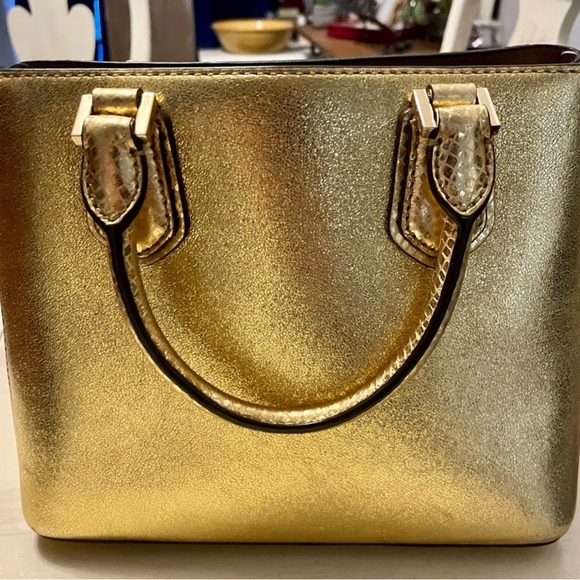 Gorgeous Michael Kors Crossbody! 
Would be Great worn this Holiday Season!! - Picture 2 of 6